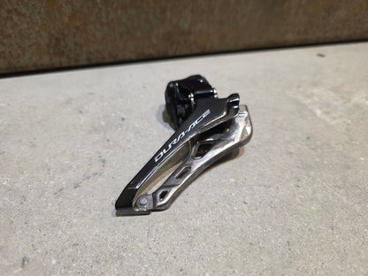 Schaltgruppen von Sram, SHIMANO DURA ACE DI2 9270 SCHALTGRUPPE 2X12 FACH vor USEDBIKES - OB.DE Hintergrund