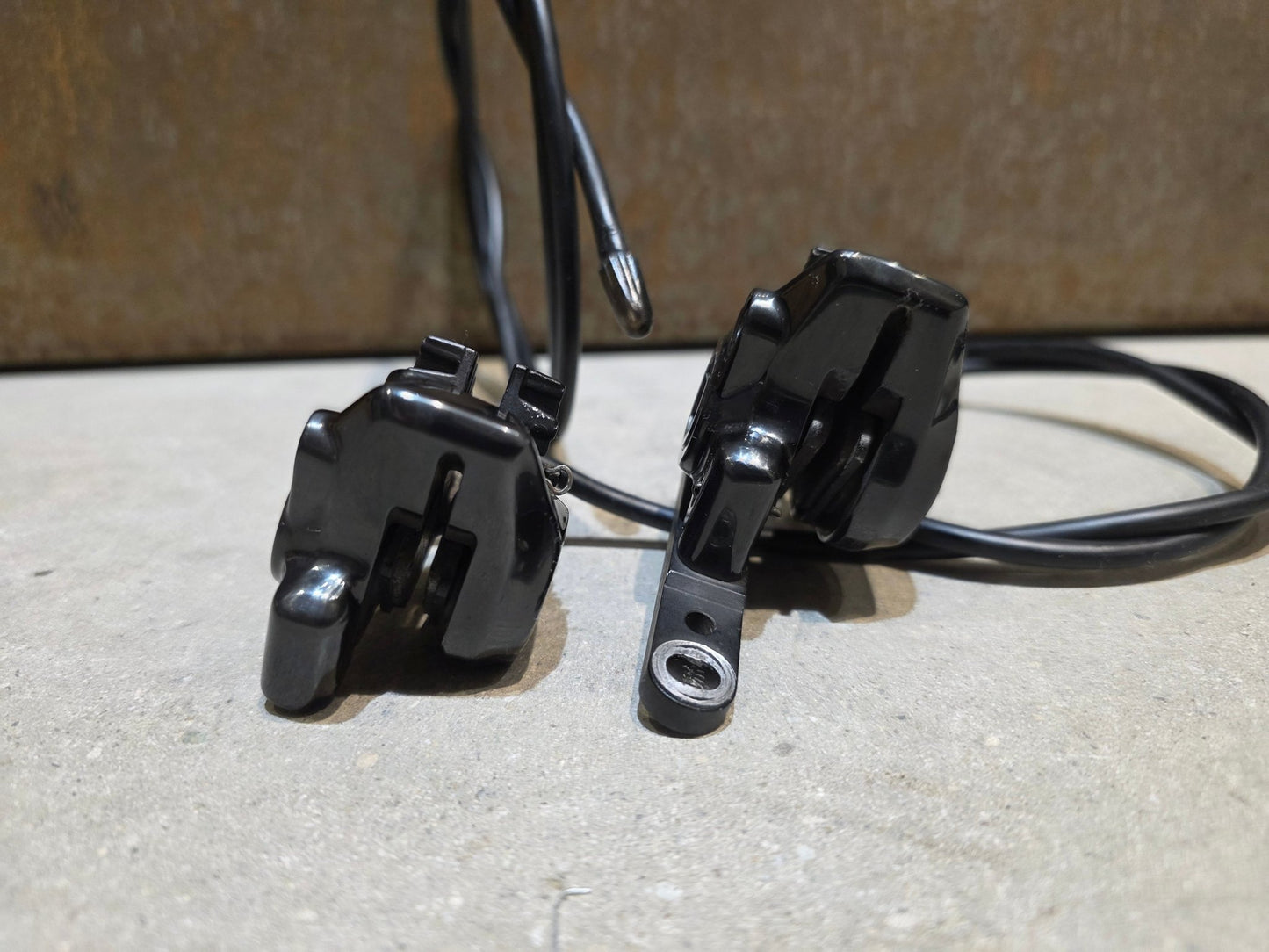 Schaltgruppen von Sram, SHIMANO DURA ACE DI2 9270 SCHALTGRUPPE 2X12 FACH vor USEDBIKES - OB.DE Hintergrund