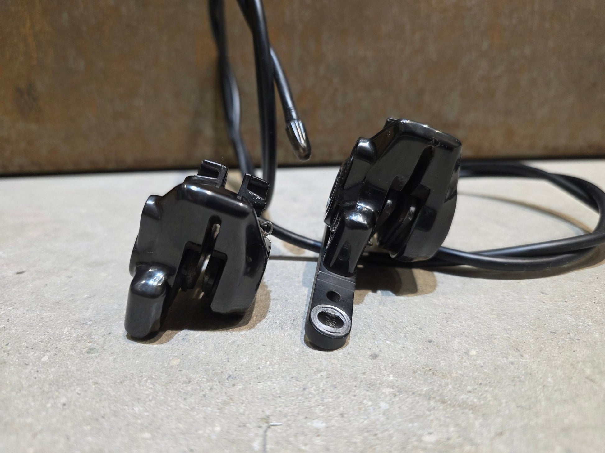 Schaltgruppen von Sram, SHIMANO DURA ACE DI2 9270 SCHALTGRUPPE 2X12 FACH vor USEDBIKES - OB.DE Hintergrund