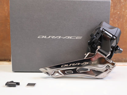 Schaltungsteile von Shimano, Shimano Dura-Ace Di2 FD-R9250 Umwerfer 2x12 Anlöt Schwarz vor USEDBIKES-OB.DE Hintergrund