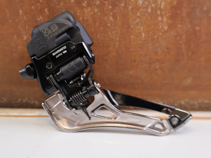 Schaltungsteile von Shimano, Shimano Dura-Ace Di2 FD-R9250 Umwerfer 2x12 Anlöt Schwarz vor USEDBIKES-OB.DE Hintergrund
