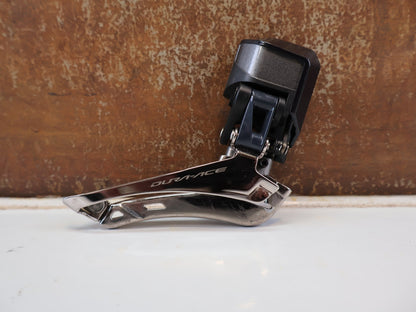 Schaltgruppen von Shimano, SHIMANO DURA-ACE DI2 R9150 R9170 / ELEKTRONISCHE SCHALTGRUPPE 2X11 FACH / SCHEIBENBREMSE vor USEDBIKES-OB.DE Hintergrund
