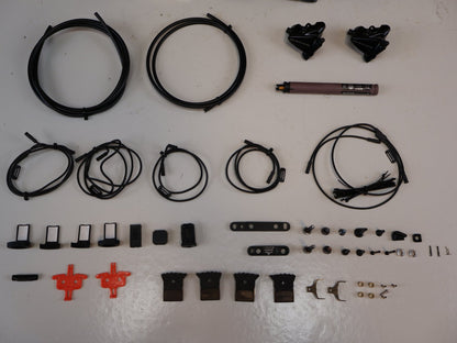 Schaltgruppen von Shimano, SHIMANO DURA-ACE DI2 R9150 R9170 / ELEKTRONISCHE SCHALTGRUPPE 2X11 FACH / SCHEIBENBREMSE vor USEDBIKES-OB.DE Hintergrund