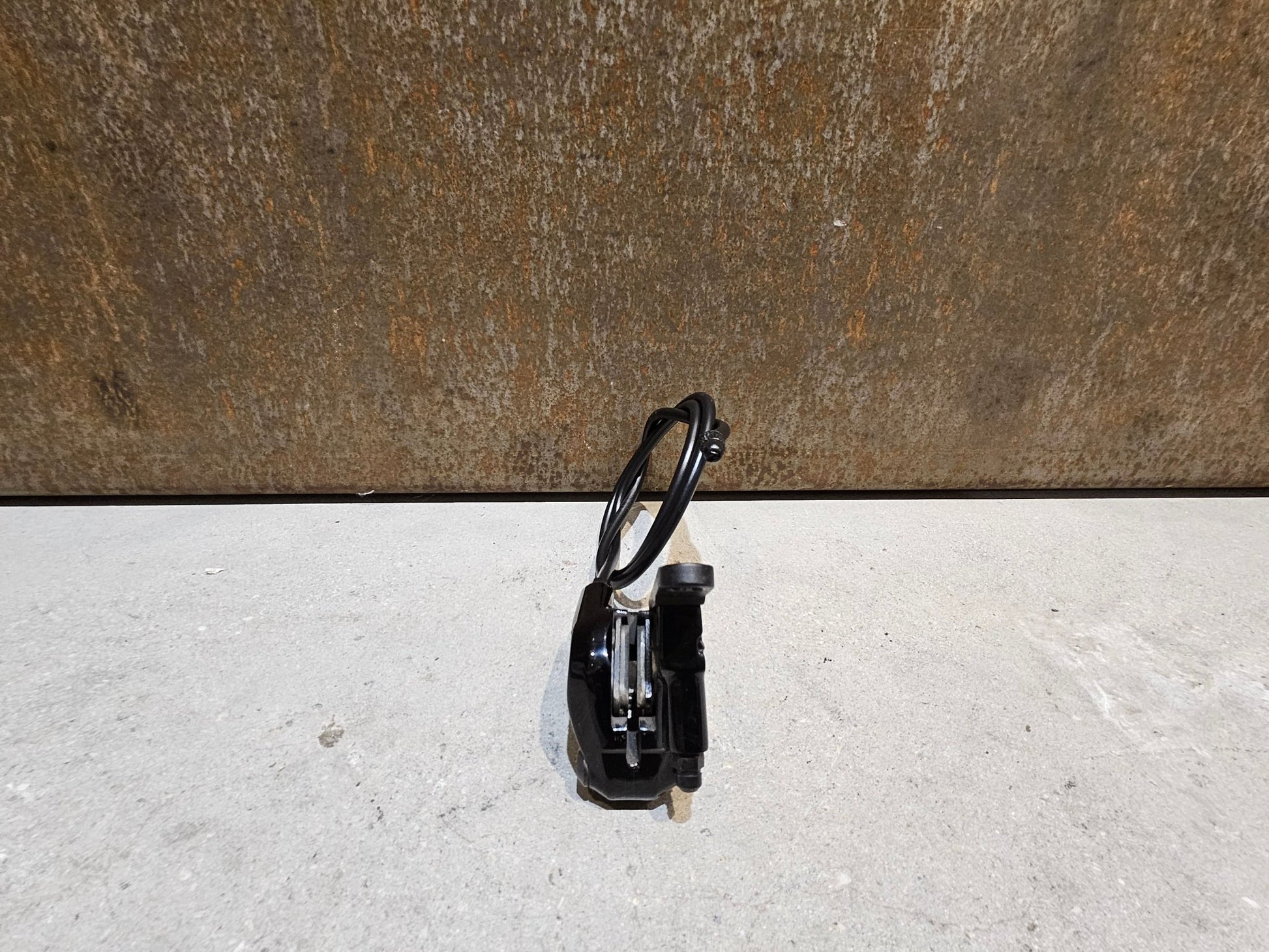 Brems - / Schalthebel von Shimano, SHIMANO DURA ACE DI2 SCHEIBENBREMSEN - SET ST - R9170 + BR - R9170 2 X 11FACH vor USEDBIKES - OB.DE Hintergrund