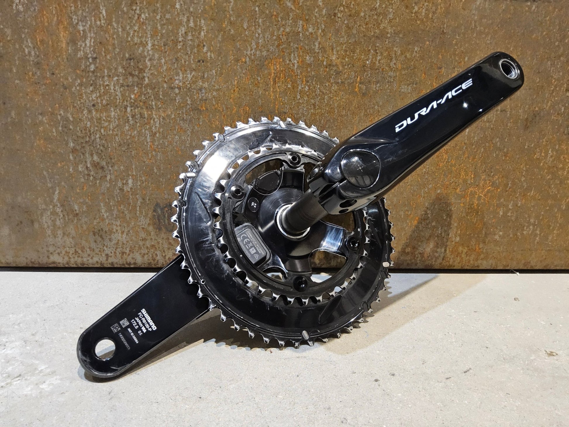 Powermeter von Shimano, SHIMANO DURA ACE FC - R9100 - P POWERMETER KURBEL 50/34 ZÄHNE 172,5MM vor USEDBIKES - OB.DE Hintergrund