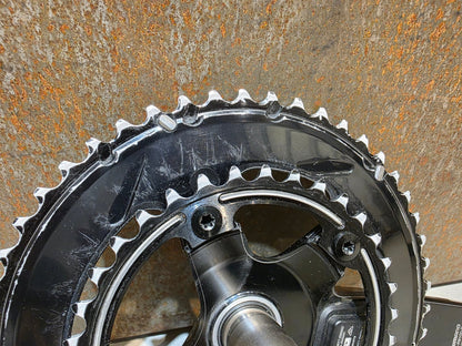 Powermeter von Shimano, SHIMANO DURA ACE FC - R9100 - P POWERMETER KURBEL 50/34 ZÄHNE 172,5MM vor USEDBIKES - OB.DE Hintergrund