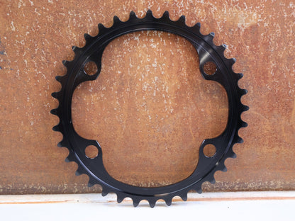 Kettenblatt von Shimano, Shimano Dura-Ace FC-R9200 Kettenblatt 36Z NH 12-fach Road vor USEDBIKES-OB.DE Hintergrund