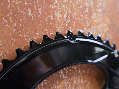 Kettenblatt von Shimano, Shimano Dura-Ace FC-R9200 Kettenblatt 52Z NH 12-fach Road vor USEDBIKES-OB.DE Hintergrund
