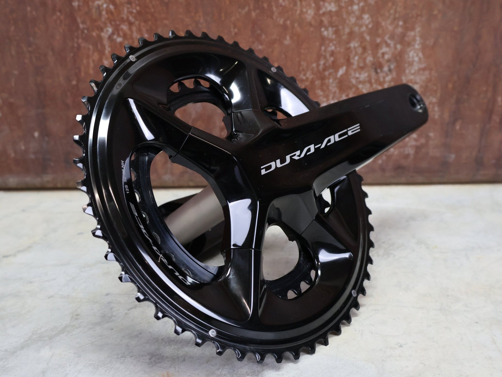 Kurbel von Shimano, SHIMANO DURA ACE FC - R9200 KURBELGARNITUR 2X11 FACH 52/36 ZÄHNE 172.5MM vor USEDBIKES - OB.DE Hintergrund