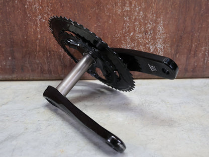 Kurbel von Shimano, SHIMANO DURA ACE FC - R9200 KURBELGARNITUR 2X11 FACH 52/36 ZÄHNE 172.5MM vor USEDBIKES - OB.DE Hintergrund