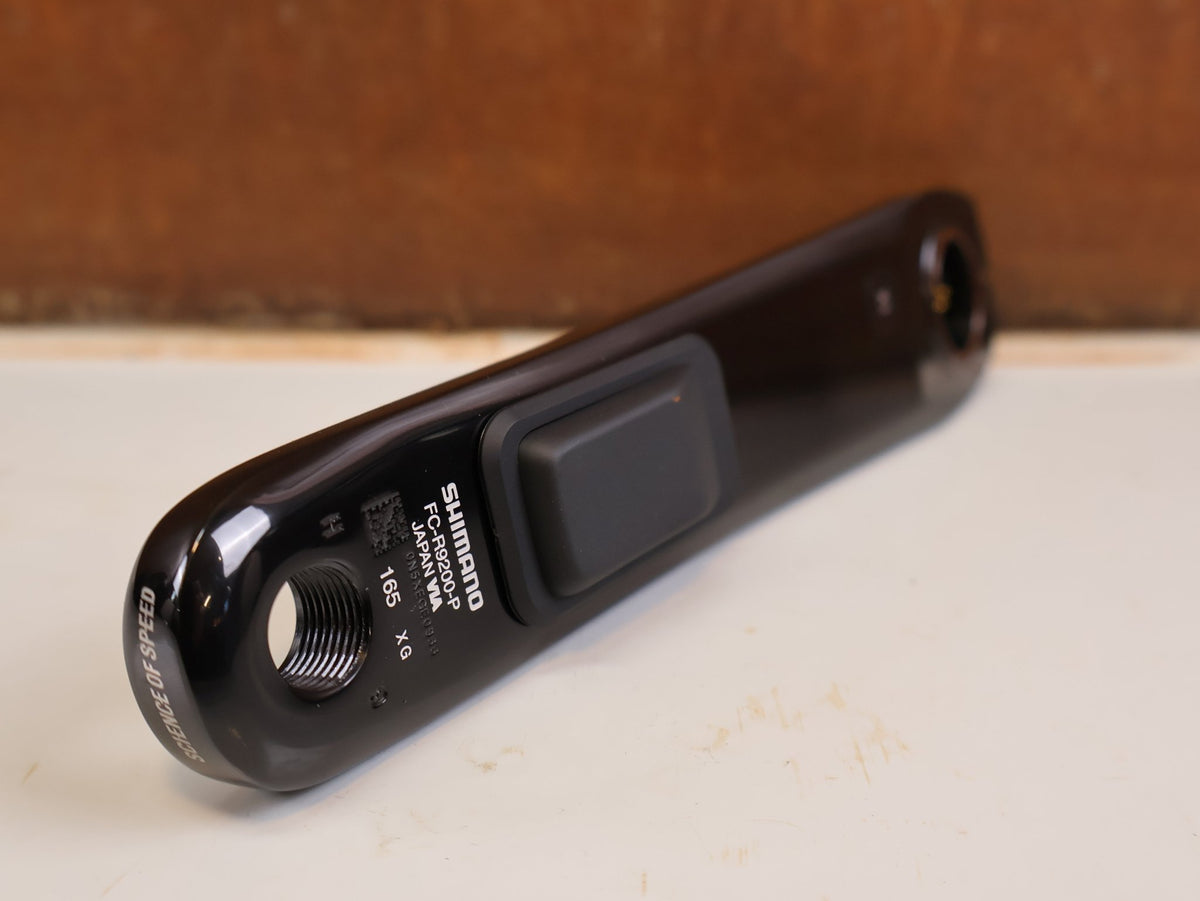 Powermeter von Shimano, Shimano Dura-Ace FC-R9200-P Powermeter Kurbel 165mm Road vor USEDBIKES-OB.DE Hintergrund