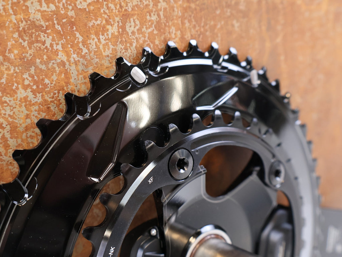 Kurbel von Shimano, Shimano Dura-Ace FC-R9200-P Powermeter Kurbel 170mm 50-34 vor USEDBIKES-OB.DE Hintergrund