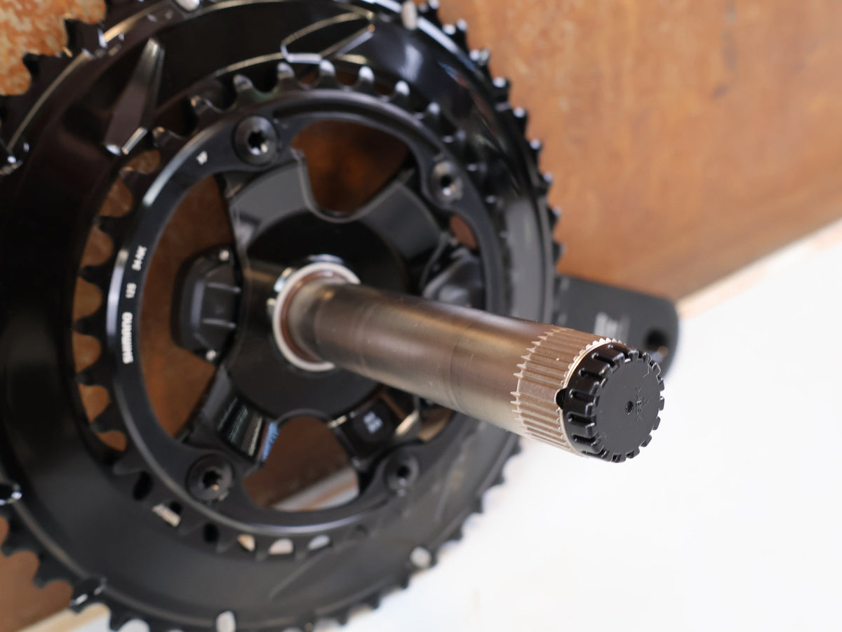 Kurbel von Shimano, Shimano Dura-Ace FC-R9200-P Powermeter Kurbel 170mm 50-34 vor USEDBIKES-OB.DE Hintergrund