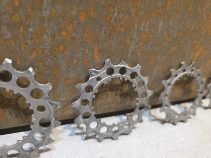 Kassette & Zahnkränze von Shimano, SHIMANO DURA ACE KASSETTE CS - R9200 12 FACH 11 - 30 ZÄHNE vor USEDBIKES - OB.DE Hintergrund