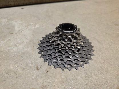 Kassette & Zahnkränze von Shimano, SHIMANO DURA ACE KASSETTE CS - R9200 12 FACH 11 - 30 ZÄHNE vor USEDBIKES - OB.DE Hintergrund