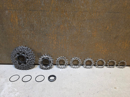Kassette & Zahnkränze von Shimano, SHIMANO DURA ACE KASSETTE CS - R9200 12 FACH 11 - 30 ZÄHNE vor USEDBIKES - OB.DE Hintergrund