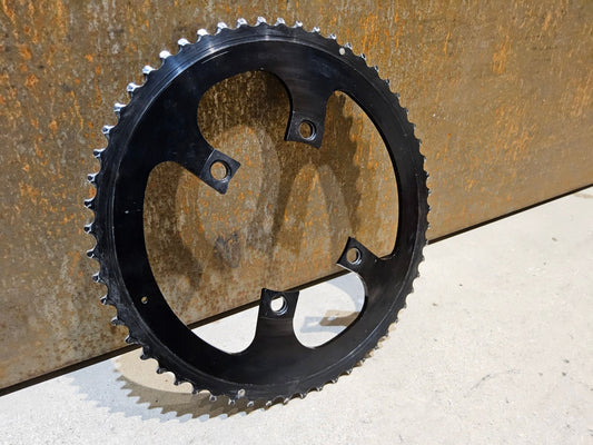 Kettenblatt von Shimano, SHIMANO DURA ACE KETTENBLATT FC - R9000 58 ZÄHNE in variant_title vor USEDBIKES - OB.DE Hintergrund