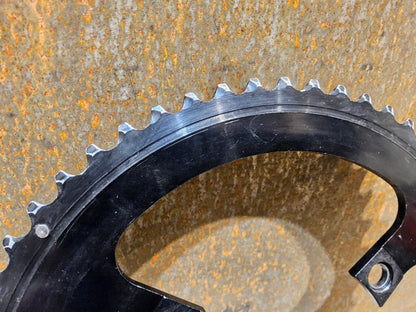 Kettenblatt von Shimano, SHIMANO DURA ACE KETTENBLATT FC - R9000 58 ZÄHNE in variant_title vor USEDBIKES - OB.DE Hintergrund