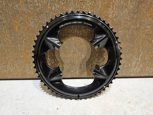 Kettenblatt von Shimano, SHIMANO DURA ACE KETTENBLATT FC - R9200 / CR - R9200 50 / 52 / 54ZÄHNE in variant_title vor USEDBIKES - OB.DE Hintergrund