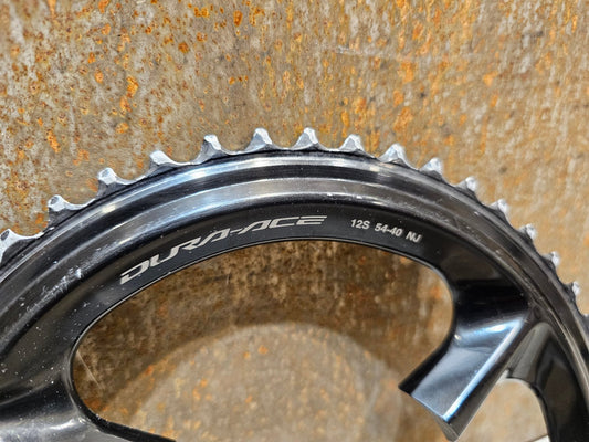 Kettenblatt von Shimano, SHIMANO DURA ACE KETTENBLATT FC - R9200 / CR - R9200 52 / 54 ZÄHNE GEBRAUCHT in variant_title vor USEDBIKES - OB.DE Hintergrund