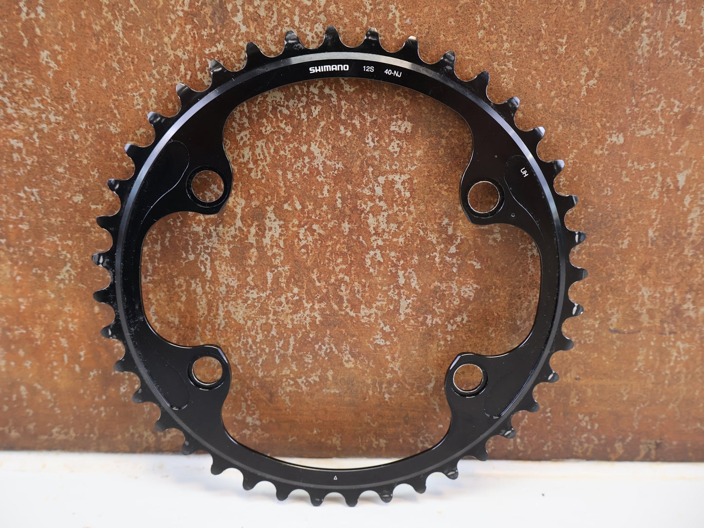 Kettenblatt von Shimano, SHIMANO DURA-ACE KETTENBLATT-SET FC-R9200 / 54-40 ZÄHNE / 2X12-FACH / NJ-TYP vor USEDBIKES-OB.DE Hintergrund