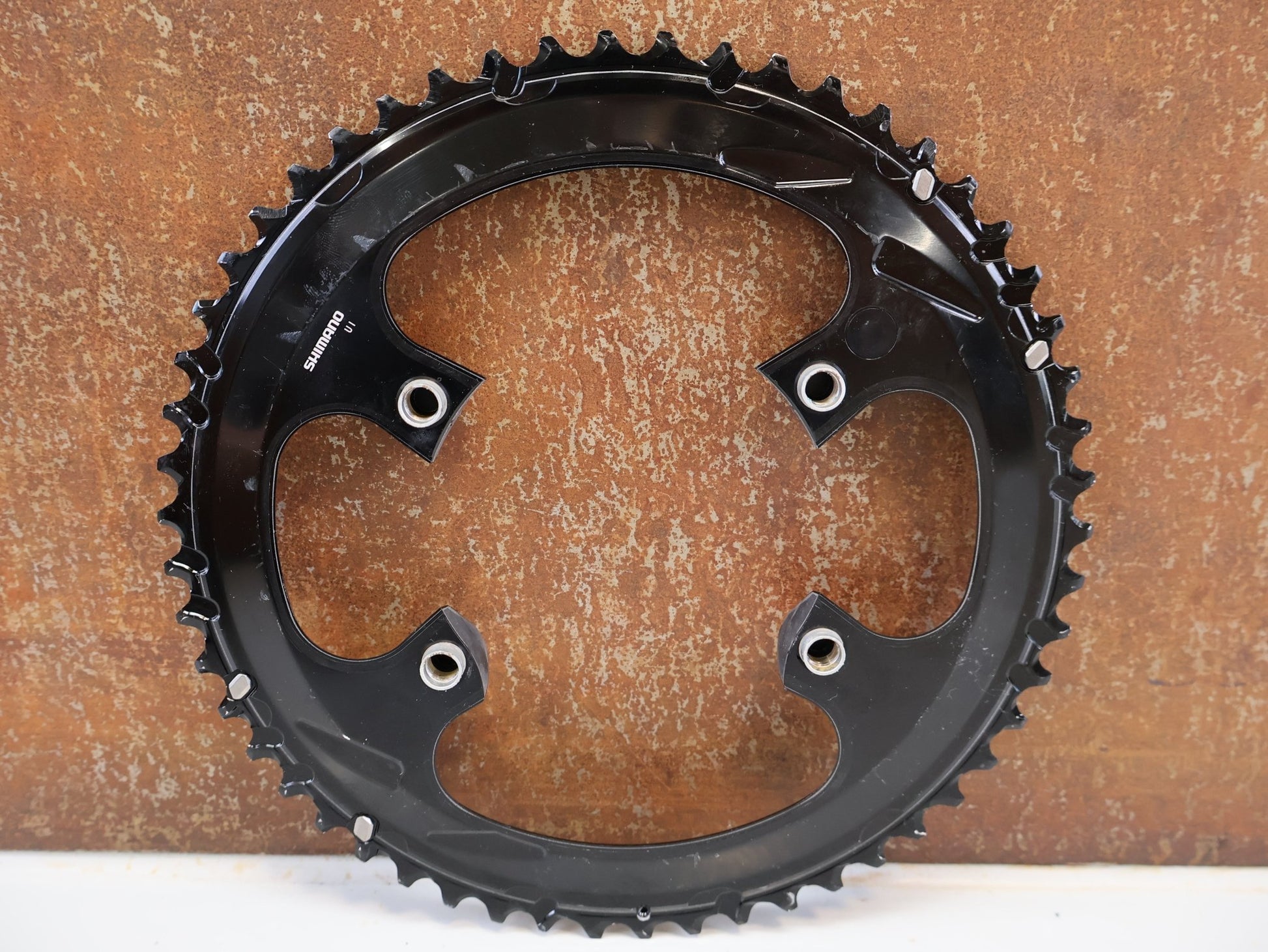 Kettenblatt von Shimano, SHIMANO DURA-ACE KETTENBLATT-SET FC-R9200 / 54-40 ZÄHNE / 2X12-FACH / NJ-TYP vor USEDBIKES-OB.DE Hintergrund