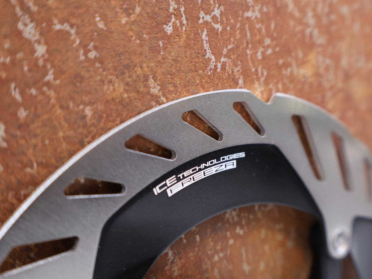 Bremsscheibe von Shimano, Shimano Dura-Ace RT-CL900 Bremsscheibe 160mm Center Lock vor USEDBIKES-OB.DE Hintergrund