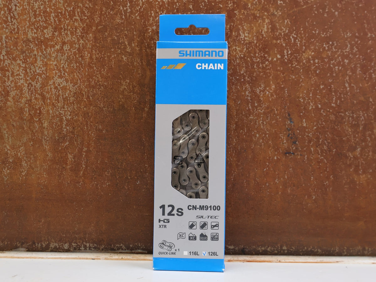 Kette von Shimano, Shimano Dura-Ace XTR CN-M9100 12-fach Kette 126 Glieder vor USEDBIKES-OB.DE Hintergrund