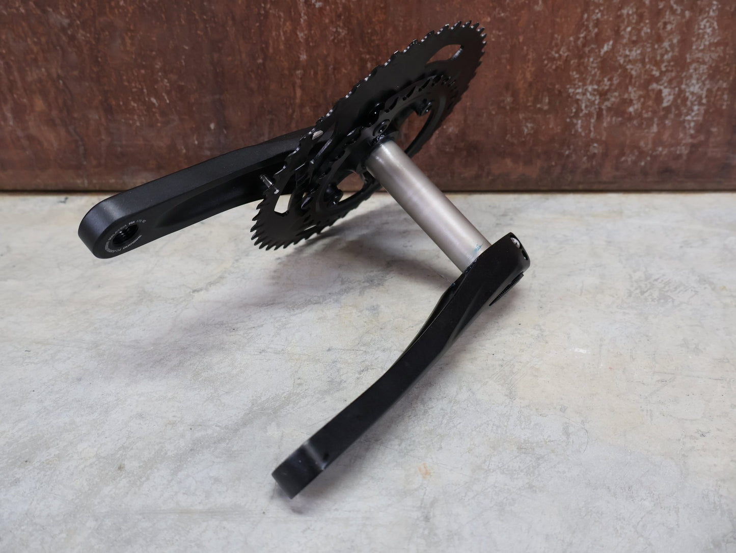 Kurbel von Shimano, SHIMANO GRX FC - RX610 KURBELGARNITUR 2 X 12FACH 46/30ZÄHNE 165 - 175MM vor USEDBIKES - OB.DE Hintergrund