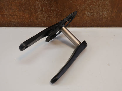 Kurbel von Shimano, SHIMANO GRX FC - RX810 - 1 KURBEL / 172,5MM / 40Z / B - WARE vor USEDBIKES - OB.DE Hintergrund