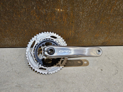 Schaltgruppen von Shimano, SHIMANO GRX LIMITED RX810 SCHALTGRUPPE 2 X 11 FACH vor USEDBIKES - OB.DE Hintergrund