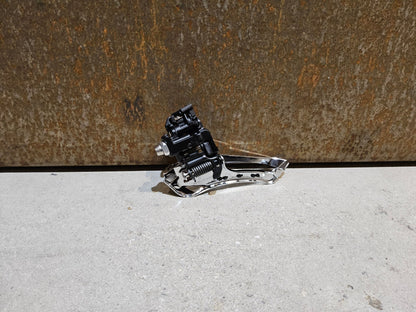 Schaltgruppen von Shimano, SHIMANO GRX LIMITED RX810 SCHALTGRUPPE 2 X 11 FACH vor USEDBIKES - OB.DE Hintergrund