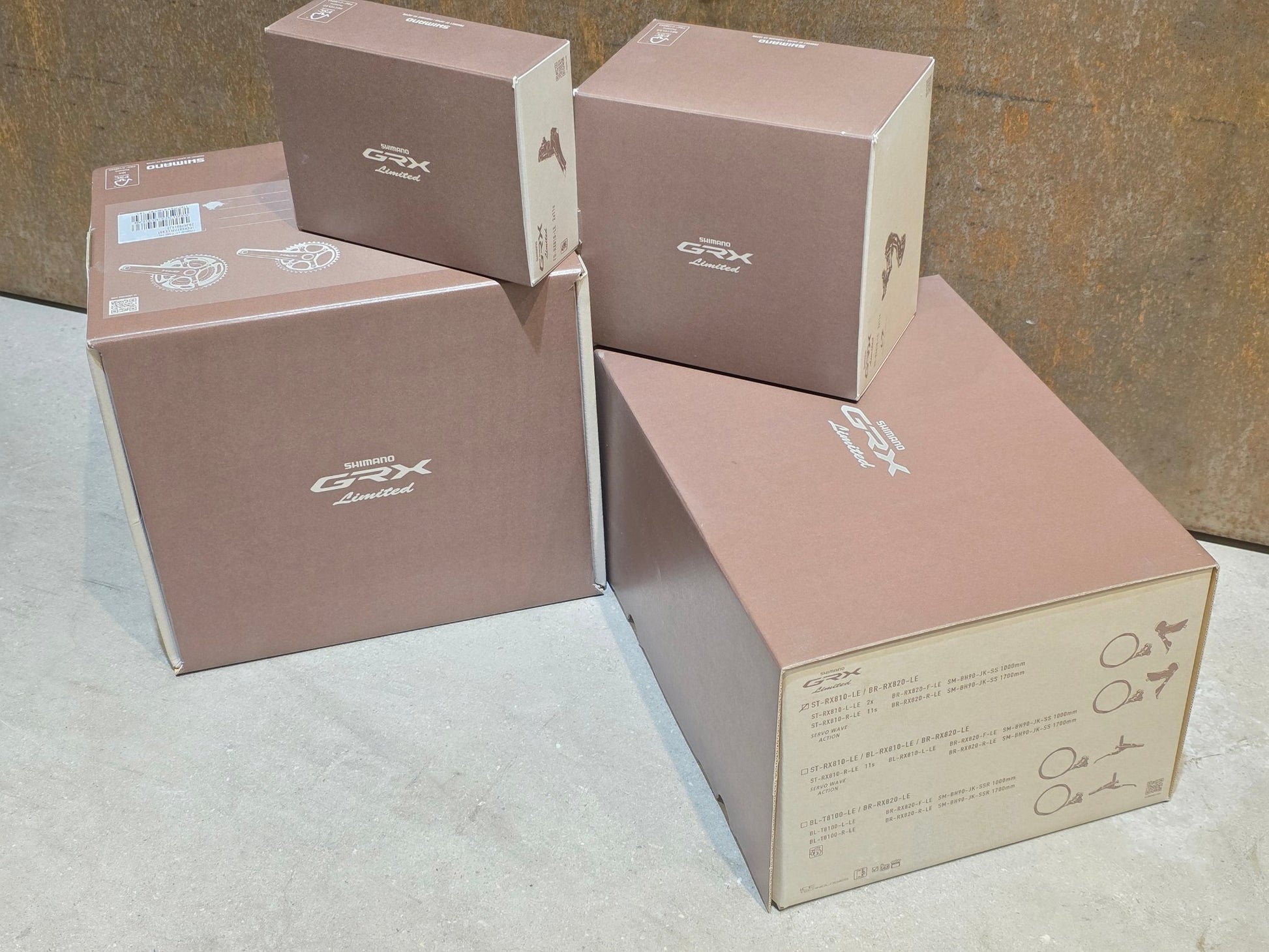 Schaltgruppen von Shimano, SHIMANO GRX LIMITED RX810 SCHALTGRUPPE 2 X 11 FACH vor USEDBIKES - OB.DE Hintergrund