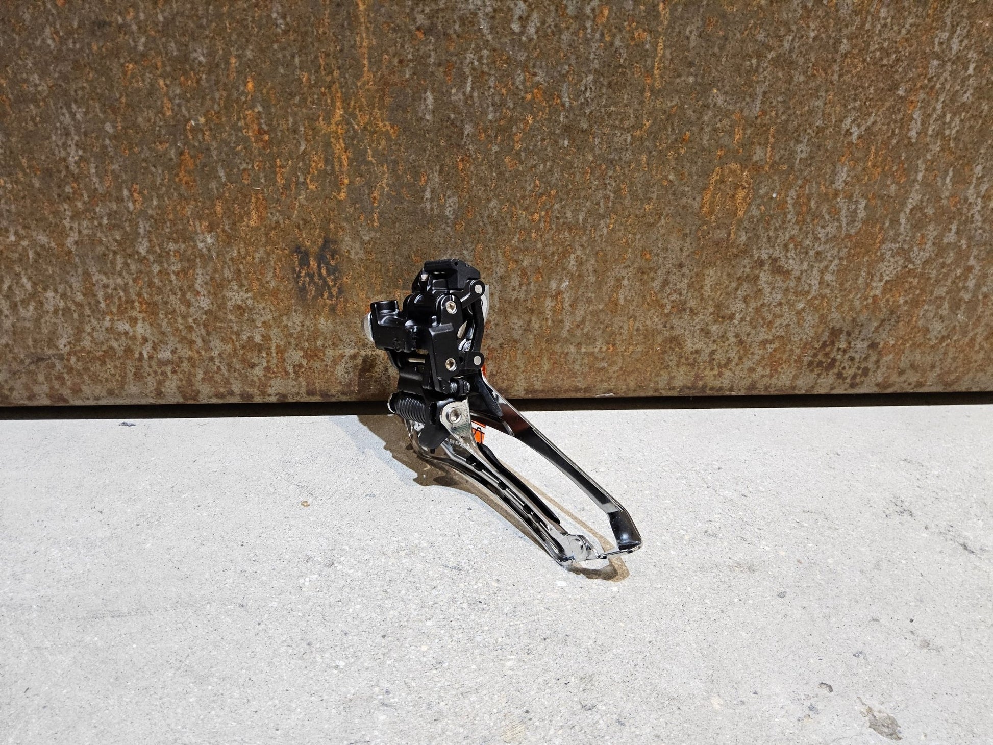 Schaltgruppen von Shimano, SHIMANO GRX LIMITED RX810 SCHALTGRUPPE 2 X 11 FACH vor USEDBIKES - OB.DE Hintergrund