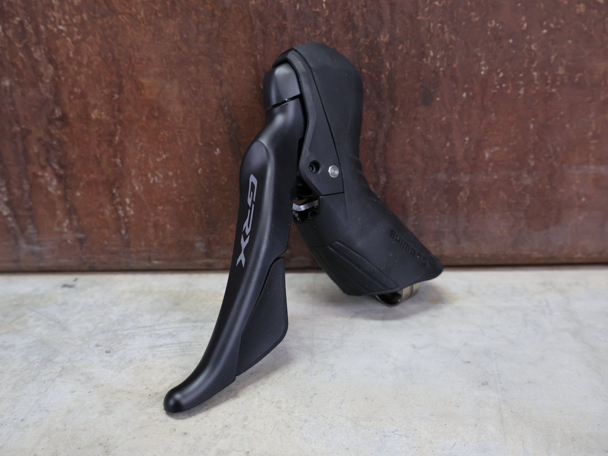 Schaltgruppen von Shimano, SHIMANO GRX RX610 / RX820 SCHALTGRUPPE 2 X 12 FACH vor USEDBIKES - OB.DE Hintergrund