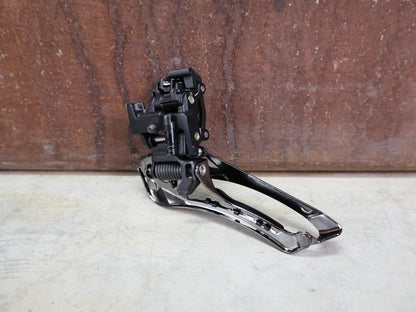 Schaltgruppen von Shimano, SHIMANO GRX RX610 / RX820 SCHALTGRUPPE 2 X 12 FACH vor USEDBIKES - OB.DE Hintergrund