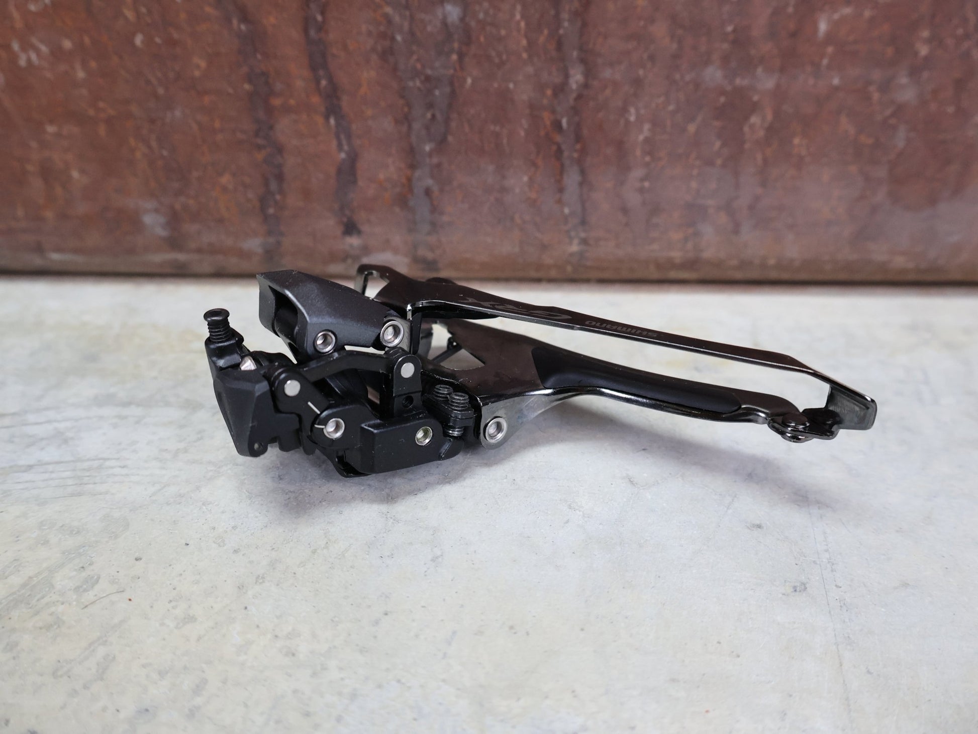 Schaltgruppen von Shimano, SHIMANO GRX RX610 / RX820 SCHALTGRUPPE 2 X 12 FACH vor USEDBIKES - OB.DE Hintergrund