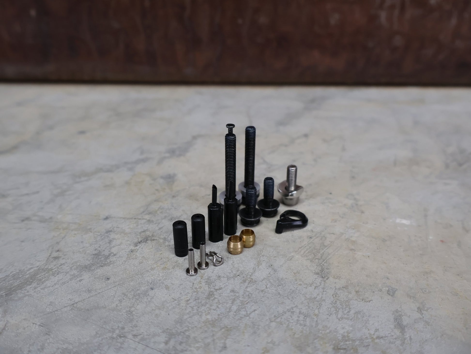 Schaltgruppen von Shimano, SHIMANO GRX RX610 / RX820 SCHALTGRUPPE 2 X 12 FACH vor USEDBIKES - OB.DE Hintergrund