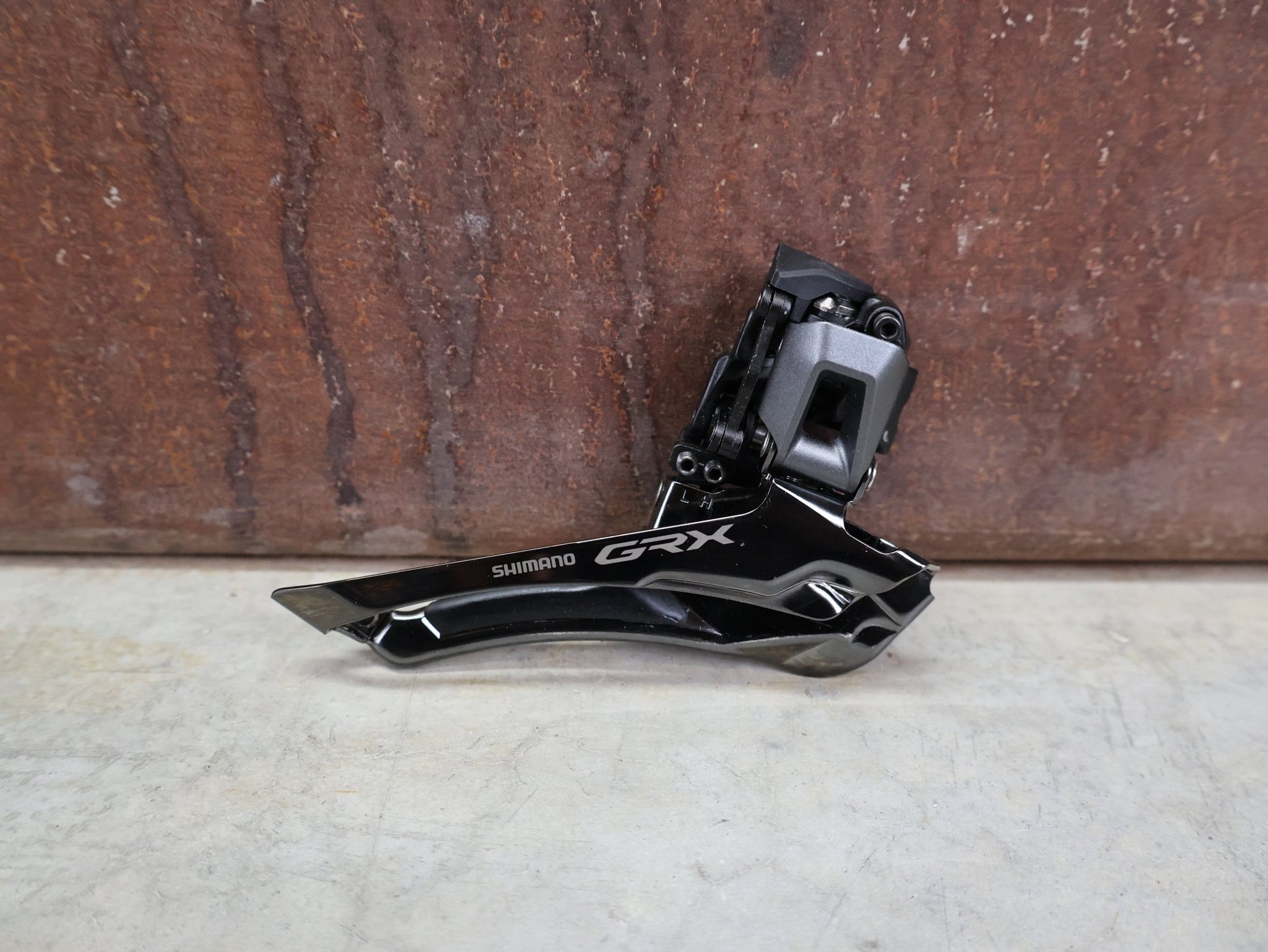 Schaltgruppen von Shimano, SHIMANO GRX RX610 / RX820 SCHALTGRUPPE 2 X 12 FACH vor USEDBIKES - OB.DE Hintergrund