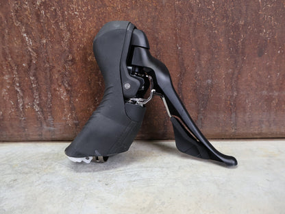 Schaltgruppen von Shimano, SHIMANO GRX RX610 / RX820 SCHALTGRUPPE 2 X 12 FACH vor USEDBIKES - OB.DE Hintergrund