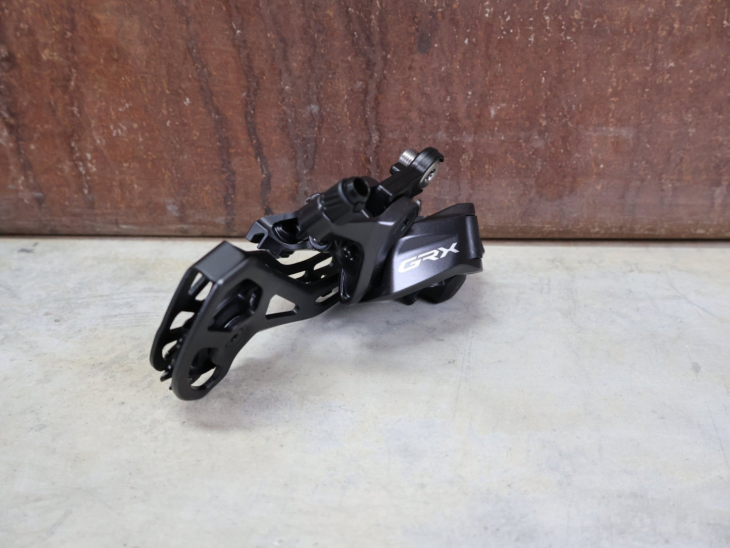 Schaltgruppen von Shimano, SHIMANO GRX RX610 / RX820 SCHALTGRUPPE 2 X 12 FACH vor USEDBIKES - OB.DE Hintergrund