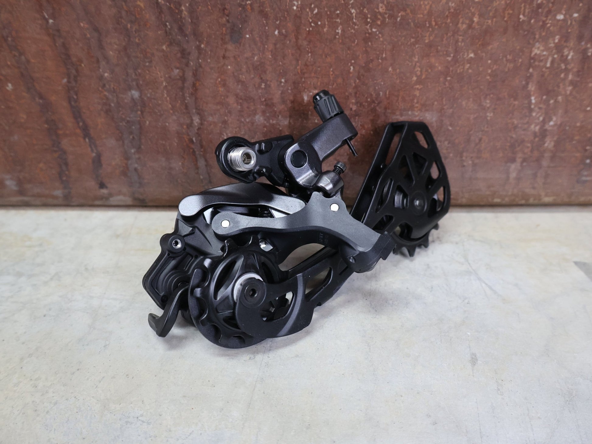 Schaltgruppen von Shimano, SHIMANO GRX RX610 / RX820 SCHALTGRUPPE 2 X 12 FACH vor USEDBIKES - OB.DE Hintergrund