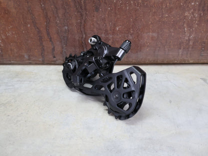 Schaltgruppen von Shimano, SHIMANO GRX RX610 / RX820 SCHALTGRUPPE 2 X 12 FACH vor USEDBIKES - OB.DE Hintergrund