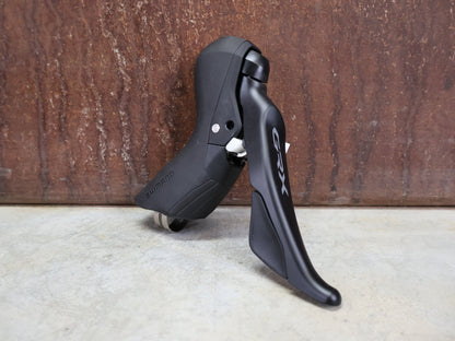 Brems - / Schalthebel von Shimano, SHIMANO GRX SCHEIBENBREMSE ST - RX600 / BR - RX400 vor USEDBIKES - OB.DE Hintergrund