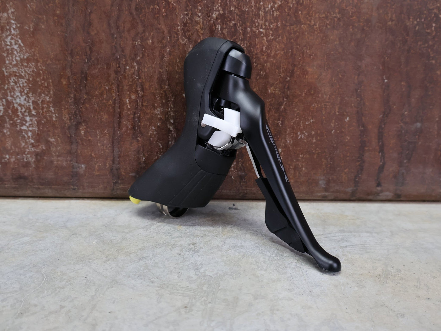 Brems - / Schalthebel von Shimano, SHIMANO GRX SCHEIBENBREMSE ST - RX600 / BR - RX400 vor USEDBIKES - OB.DE Hintergrund