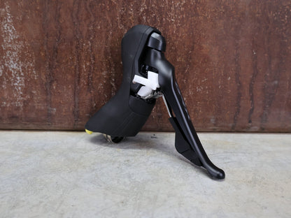 Brems - / Schalthebel von Shimano, SHIMANO GRX SCHEIBENBREMSE ST - RX600 / BR - RX400 vor USEDBIKES - OB.DE Hintergrund