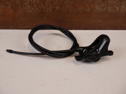 Bremse von Shimano, SHIMANO M4100 MT420 4-KOLBEN SCHEIBENBREMSE MTB vor USEDBIKES-OB.DE Hintergrund