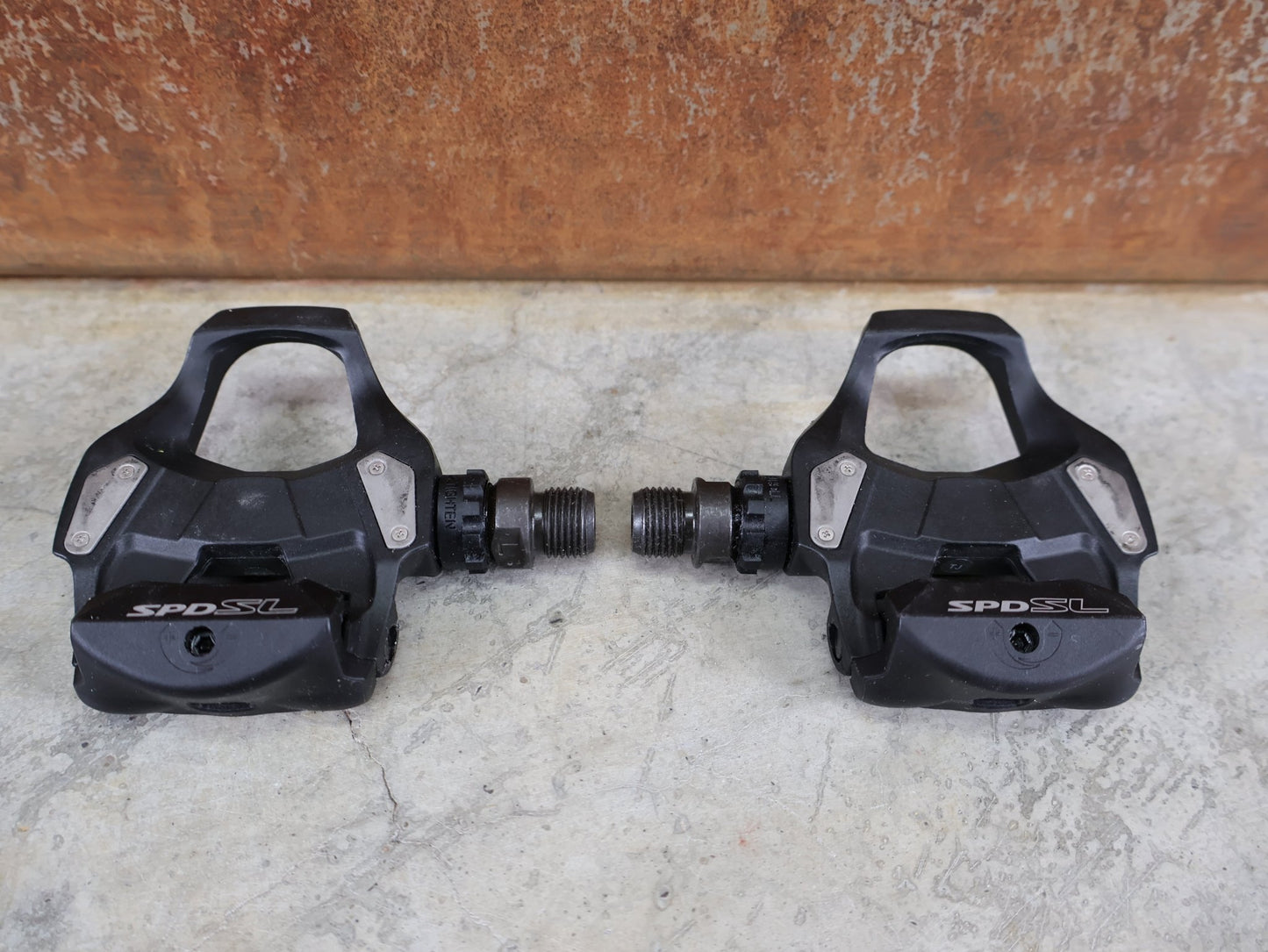 Pedale von Shimano, SHIMANO PD - RS500 SPD - SL PEDALE / RENNRAD / EINSTEIGER - KLICKPEDALE / SCHWARZ vor USEDBIKES - OB.DE Hintergrund