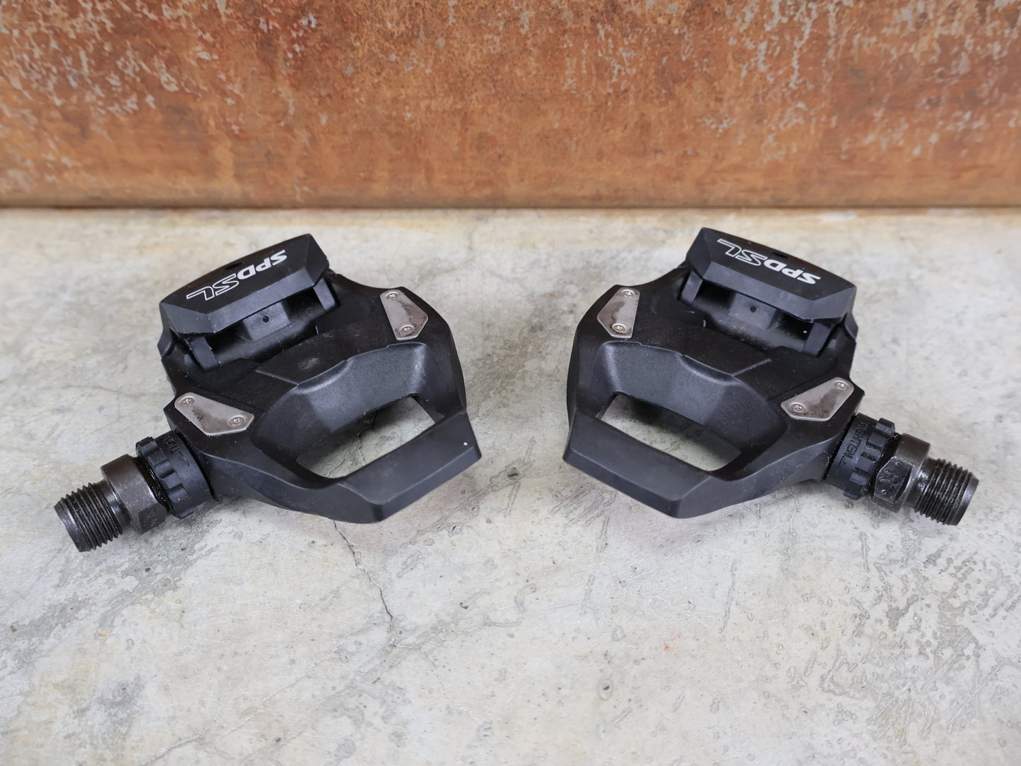 Pedale von Shimano, SHIMANO PD - RS500 SPD - SL PEDALE / RENNRAD / EINSTEIGER - KLICKPEDALE / SCHWARZ vor USEDBIKES - OB.DE Hintergrund