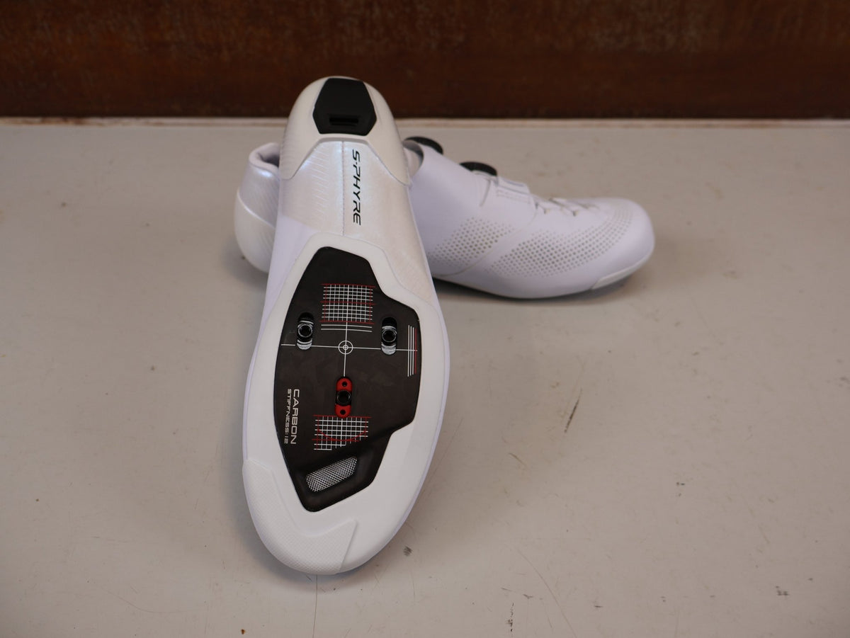 RR-Herrenschuhe von Shimano, SHIMANO S PHYRE SH RC903 SCHUHE WIDE WEISS / 41 vor USEDBIKES-OB.DE Hintergrund